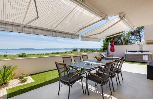 Privlaka Villa | Beachfront villas Sun Garden by Adex Travel