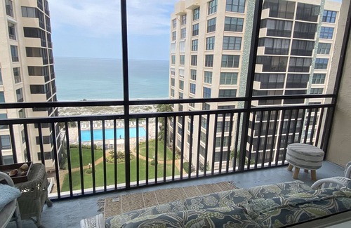 Golden Beach Condo | Beachfront with gorgeous costal views! - minimum 3 month stay