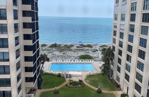 Golden Beach Condo | Beachfront with gorgeous costal views! - minimum 3 month stay