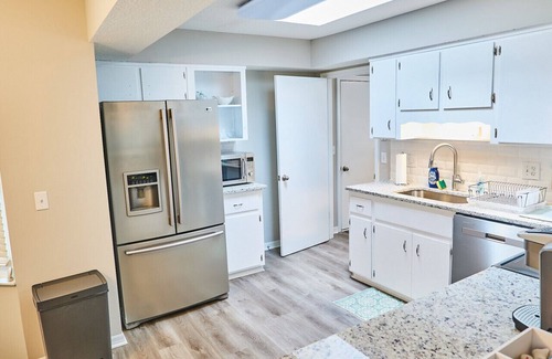 Isle of Palms House | Beachy Bungalow: 3BR Home w/Billiards/grill!