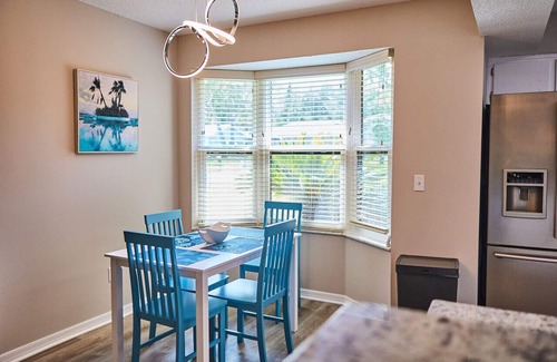 Isle of Palms House | Beachy Bungalow: 3BR Home w/Billiards/grill!