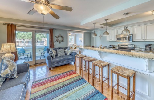 Tybee Island Condo | Beachy condo w/ shared rooftop pool & furnished balcony - steps from the ocean!