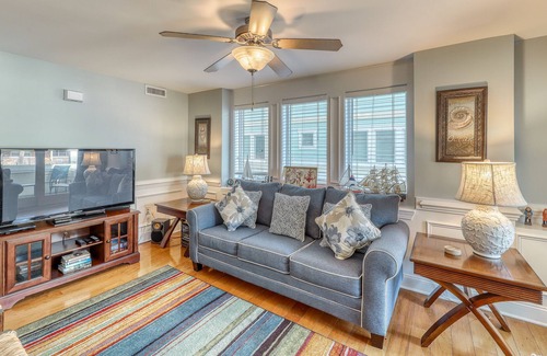 Tybee Island Condo | Beachy condo w/ shared rooftop pool & furnished balcony - steps from the ocean!