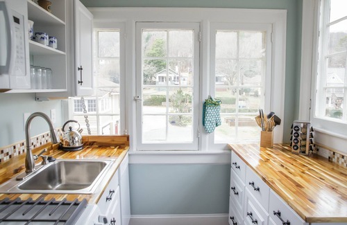 St. Elmo Improvement League Apartment | Bear House 1890, Wheland Wing, Upgraded Detailed Amenities, Walk to Cafes, Shops