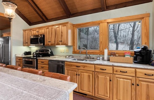 Treeloft House | Bear Necessities with Wintergreen Advantage