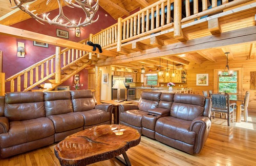 Waynesville Cabin | Bear Way to Heaven in Smoky Mountain Retreat Gated Community