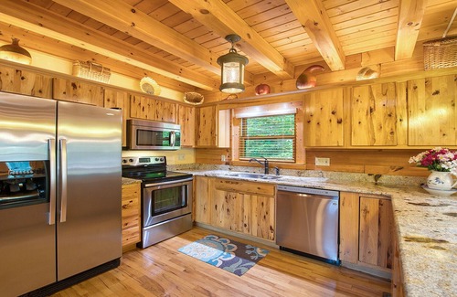 Waynesville Cabin | Bear Way to Heaven in Smoky Mountain Retreat Gated Community