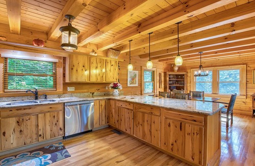 Waynesville Cabin | Bear Way to Heaven in Smoky Mountain Retreat Gated Community