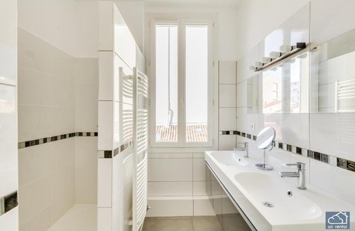 Notre-Dame du Mont Apartment | Beau T2 renovated coeur de ville - COURS JULIENCASTELLANE - Air Rental