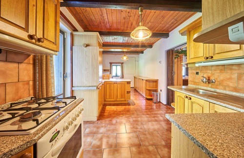 Jivka Villa | Beautiful private villa for 21 people with WIFI, TV and patio