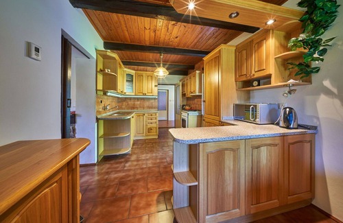 Jivka Villa | Beautiful private villa for 21 people with WIFI, TV and patio