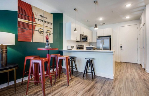 Riverside Apartment | Beautiful 1BR in Riverside 8358