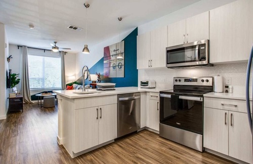 Riverside Apartment | Beautiful 1BR in Riverside 8358