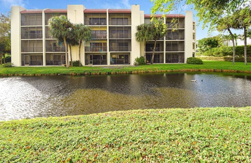 Jupiter One Condo | Beautiful 1st floor beach Jupiter condo on canal