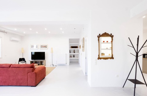 Athens Apartment | Beautiful 2 Bdrm apt in Athens