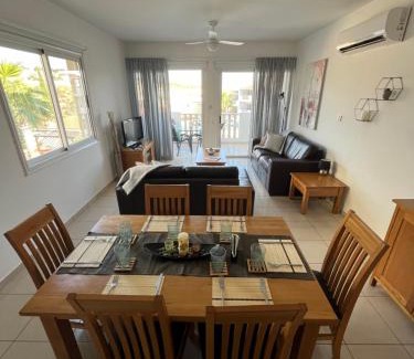Peyia Town Apartment | Beautiful 2 Bed Apartment in Peyia Valley, Paphos