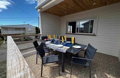 Gruissan Plage Ski Chalet | Beautiful 2-Story Chalet with WiFi and AC, 250m from Beach - Gruissan, Sleeps 6