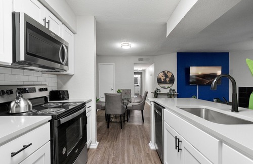 University Hills and Windsor Park Apartment | Beautiful 2BD/1BA in University Hills 3368