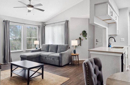 Coronado Hills Apartment | Beautiful 2BD/2BA in University Hills 5428
