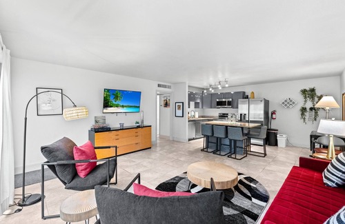 Southside Apartment | Beautiful 2BR 1 Bath in West Palm Beach/5 min to beach