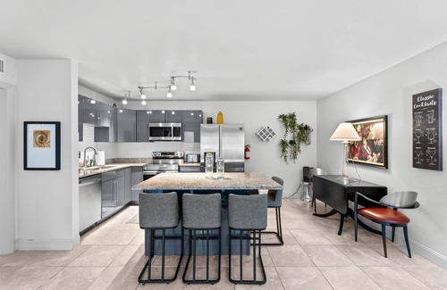 Southside Apartment | Beautiful 2BR 1 Bath in West Palm Beach/5 min to beach