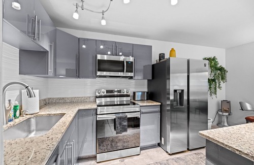 Southside Apartment | Beautiful 2BR 1 Bath in West Palm Beach/5 min to beach
