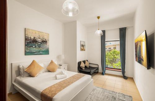 Dubai Marina Apartment | Beautiful 2BR & 4BR Apartments on JBR Beach, Walking Distance to Bluewaters Island - By Sunkissed Holiday Homes
