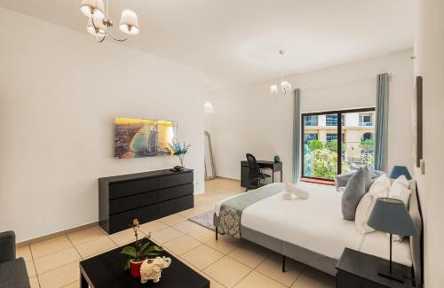 Dubai Marina Apartment | Beautiful 2BR & 4BR Apartments on JBR Beach, Walking Distance to Bluewaters Island - By Sunkissed Holiday Homes