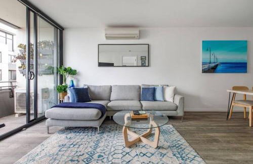 Port Melbourne Apartment | Beautiful 2BR APT with Balcony Pool and Gym