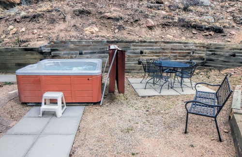 Estes Park Ski Chalet | Beautiful 3 bedroom Chalet with Mountain Views, Personal Hot tub,