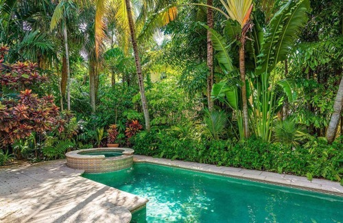 Palm Beach House | Beautiful 3 Br. Townhome (101130) by Houzlet