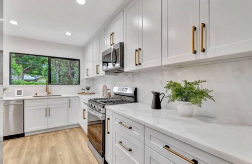 Van Nuys House | Beautiful 3BD Home in the Valley w/Pool