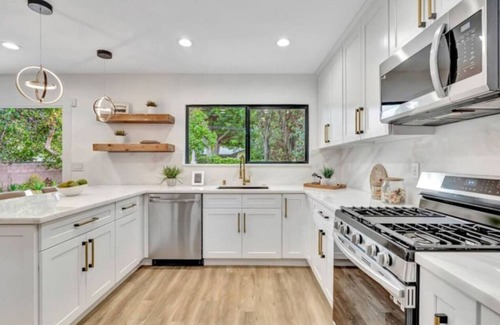 Van Nuys House | Beautiful 3BD Home in the Valley w/Pool