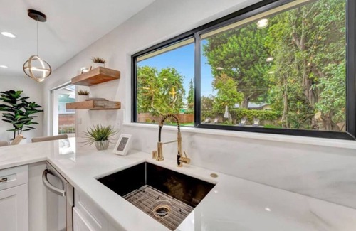 Van Nuys House | Beautiful 3BD Home in the Valley w/Pool