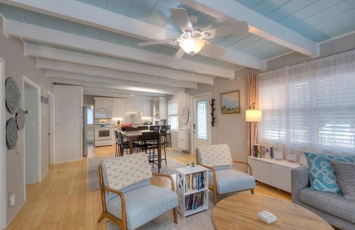 Yaupon Beach House | Beautiful 3BR,1Full BA, 2 Half BA - Hot tub, Walk to Beach, Dog Friendly, Sleeps