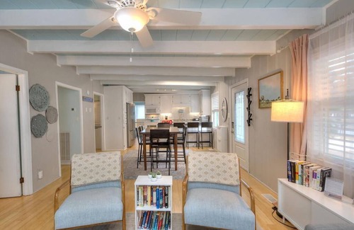 Yaupon Beach House | Beautiful 3BR,1Full BA, 2 Half BA - Hot tub, Walk to Beach, Dog Friendly, Sleeps