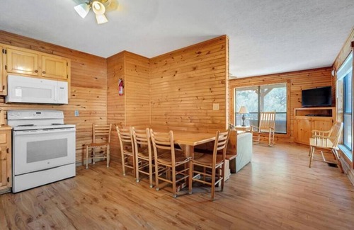 Byrdstown Cabin | Beautiful 6 Bed 3 Bath Cabin with Hot Tub and a Lakeview of Dale Hollow Lake #13