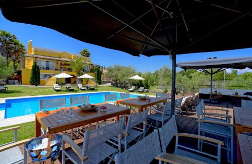 Gouvia Villa | Beautiful 9-Bed Villa in Gouvia with Tennis Court