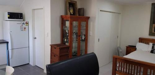 East Tamaki Apartment | Beautiful and Bright Studio Apartment Botany Downs