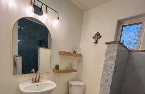 Carbondale House | Beautiful and spacious home located 5 minutes drive from downtown Carbondale.