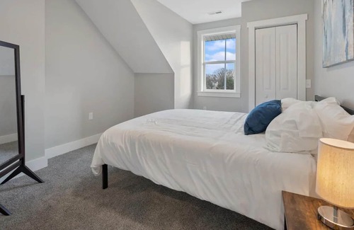 Near East Columbus Apartment | Beautiful and Spacious 3 Bedroom with FREE Parking
