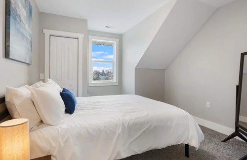 Near East Columbus Apartment | Beautiful and Spacious 3 Bedroom with FREE Parking