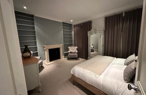Chelsea Riverside House | Beautiful and spacious room in Chelsea