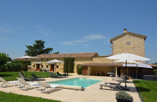 Saint-Denis Apartment | Beautiful apartment for 6 people with WIFI, pool, TV and terrace
