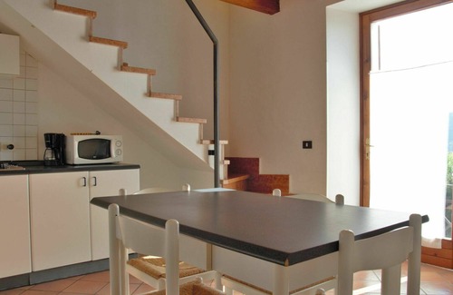 Costermano Apartment | Beautiful apartment for 4 people with A/C, WIFI, pool, TV, patio and pets allowed
