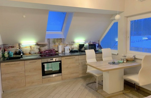 Lesce Apartment | Beautiful apartment for 4 people with WIFI, pool, A/C, TV and patio