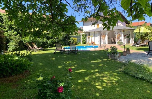 Lesce Apartment | Beautiful apartment for 4 people with WIFI, pool, A/C, TV and patio
