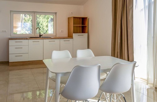 Postojna Apartment | Beautiful apartment for 4 guests with WIFI, A/C, TV and panoramic view