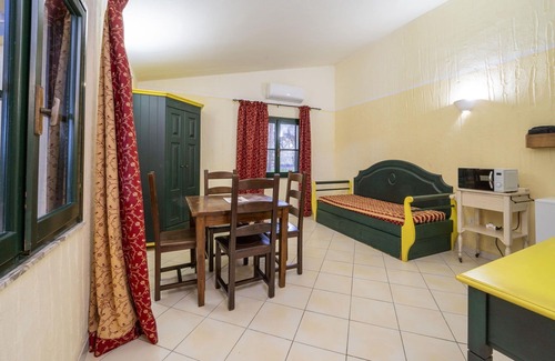 Arborea Apartment | Beautiful apartment for 4 people with A/C, pool, WIFI, TV and pets allowed
