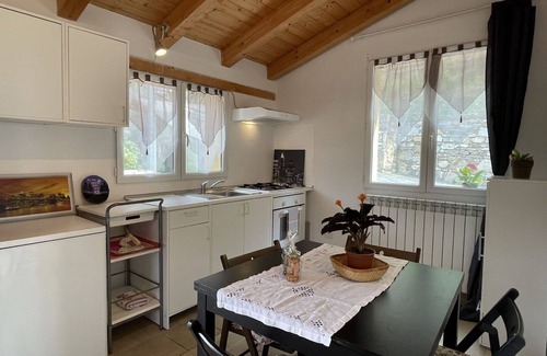Pantasina Apartment | Beautiful apartment for 6 people with pool, TV, terrace, pets allowed and panoramic view
